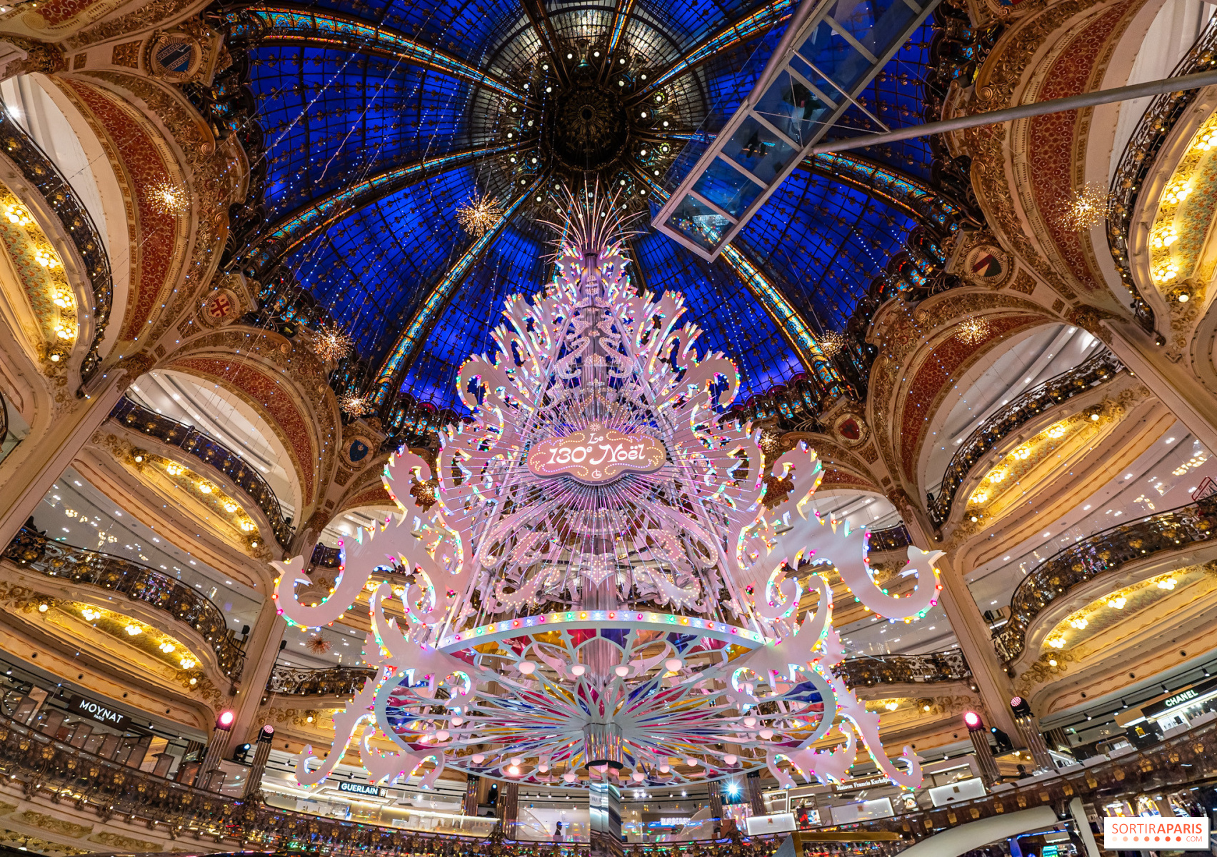 Inauguration of the home dwelling home windows and the Christmas tree at Galeries Lafayette 2024 with Vianney in showcase